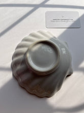 Load image into Gallery viewer, Shell Incense dish
