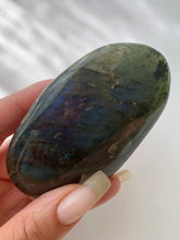 Load image into Gallery viewer, Labradorite Palm Stone
